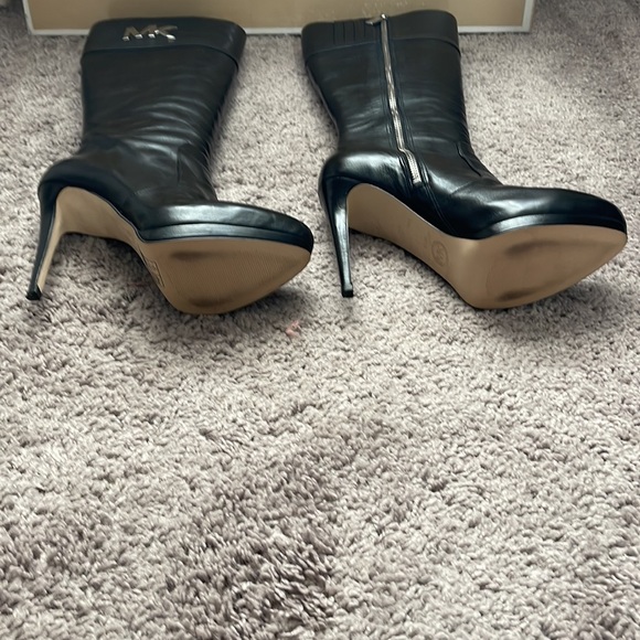 Used Michael Kors Black Leather knee high boots size 6 1/2 like new - Picture 6 of 10